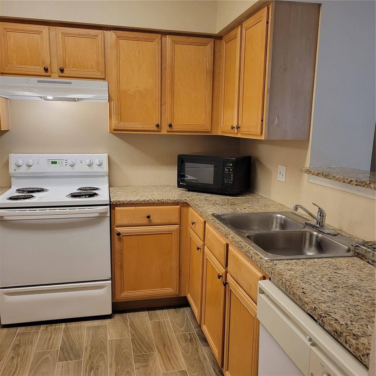 Sarasota, FL 34237,1155 VILLAGIO CIR #102