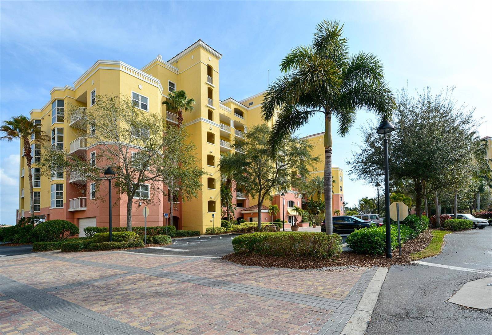 Palmetto, FL 34221,610 RIVIERA DUNES WAY #306