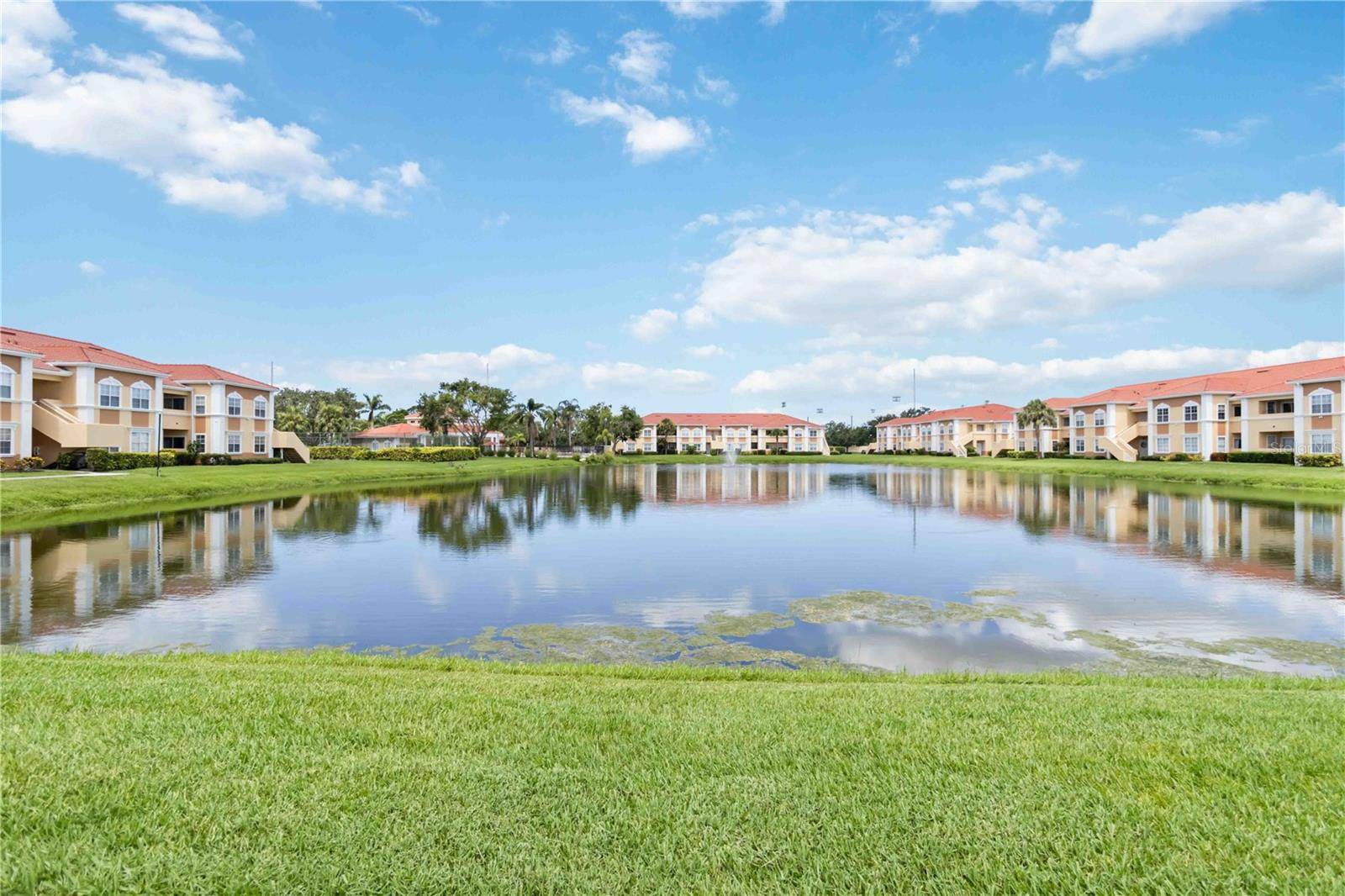 Sarasota, FL 34237,1025 VILLAGIO CIR #206