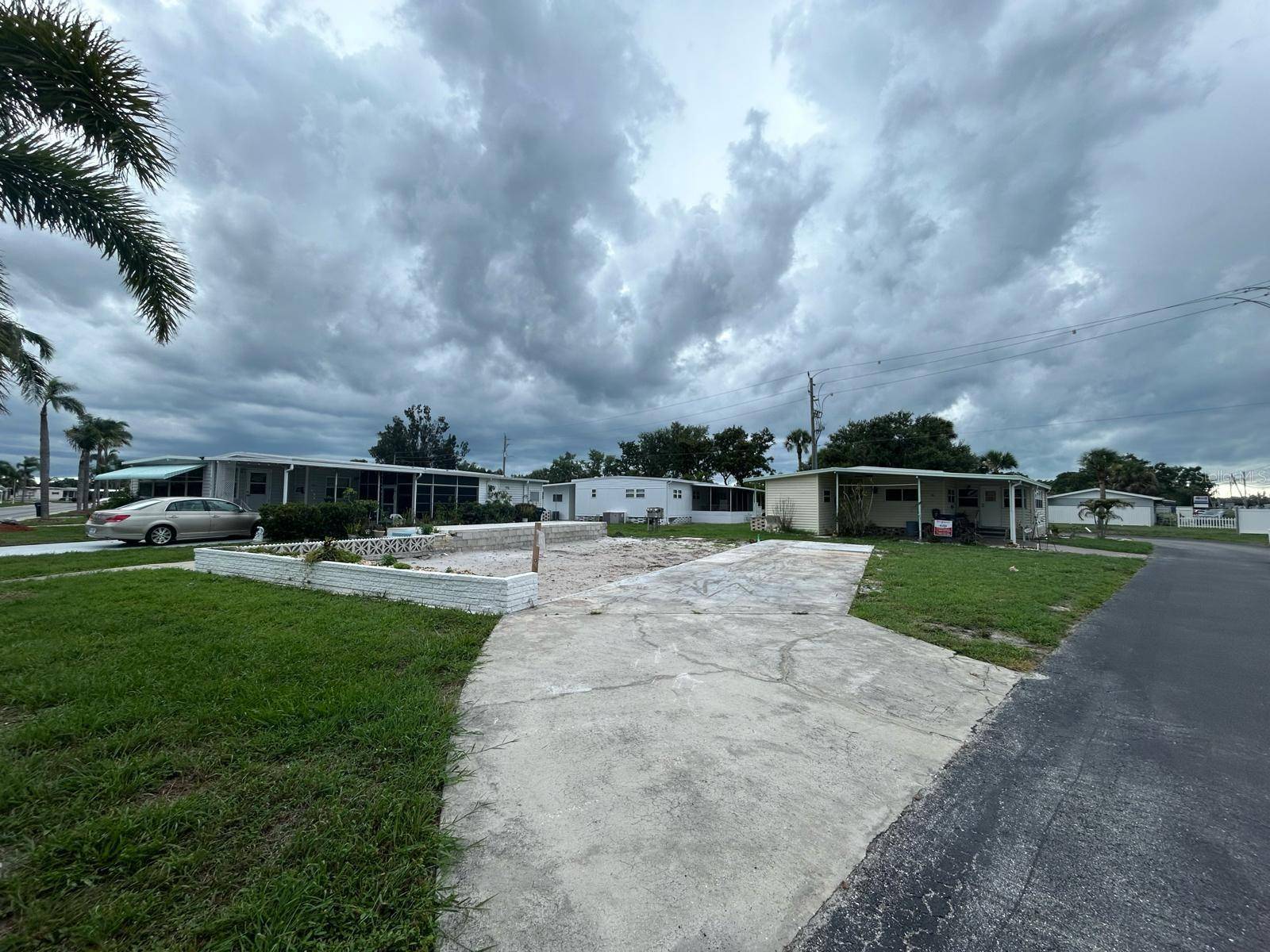 Bradenton, FL 34207,5302 CHATEAU LN