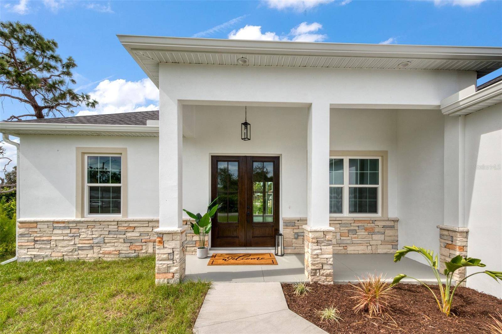 Venice, FL 34293,940 MANGROVE RD