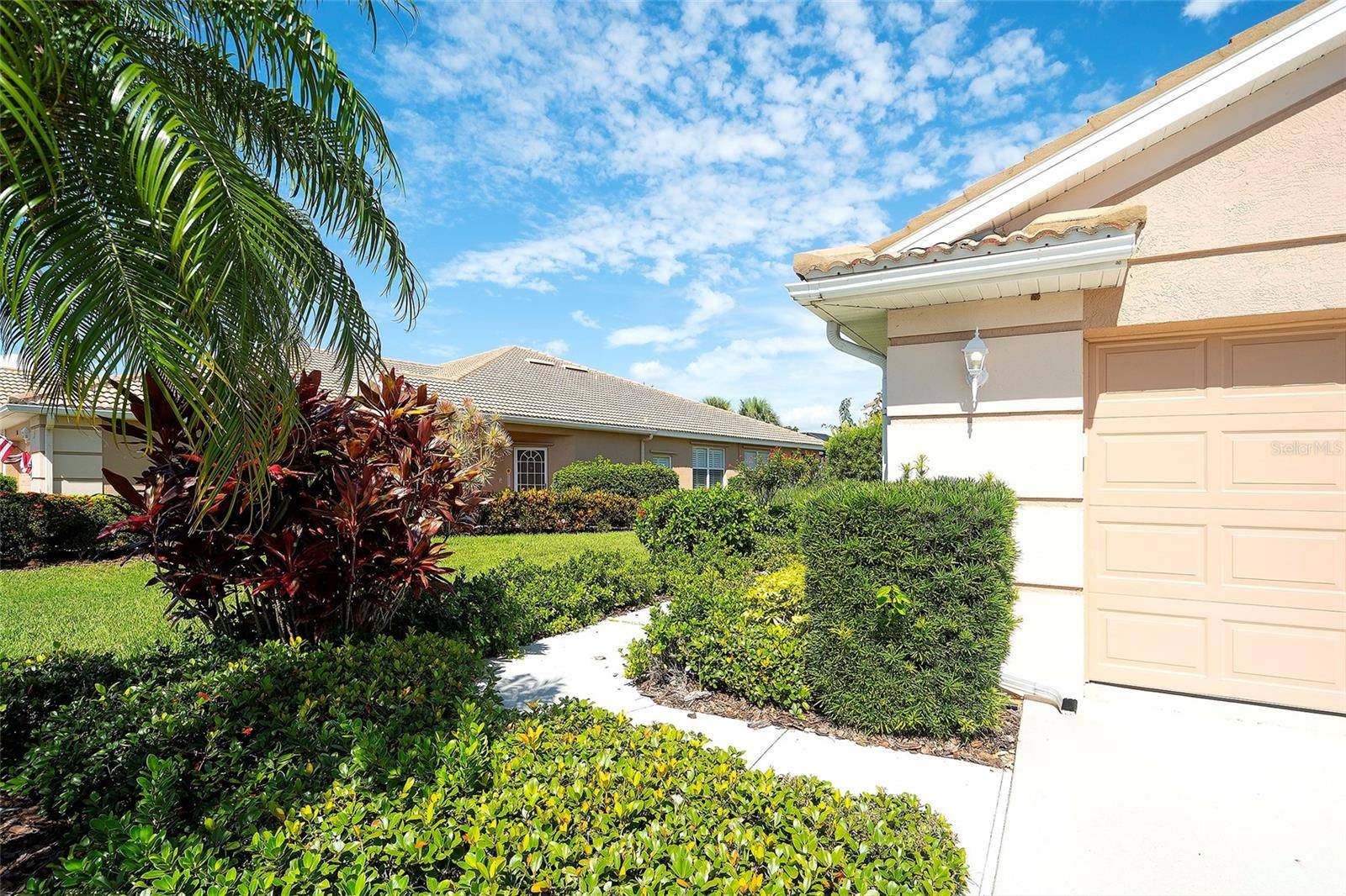Bradenton, FL 34212,362 FAIRWAY ISLES LN
