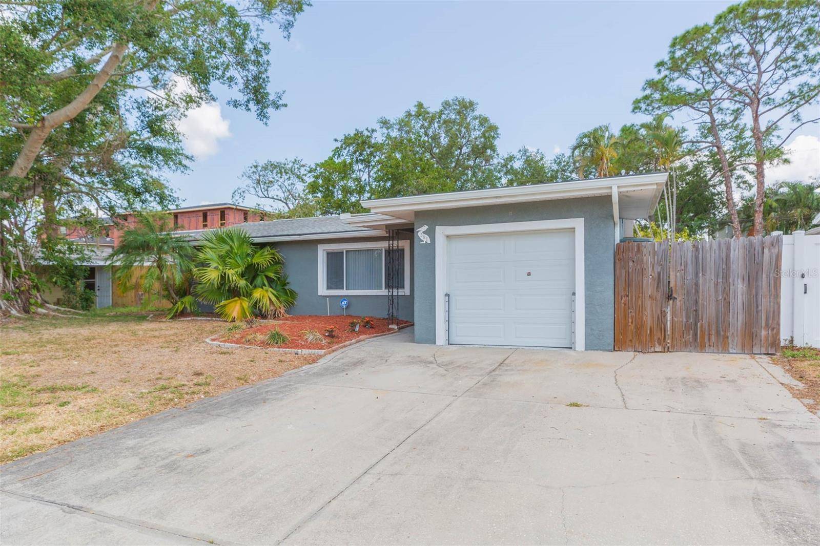 St Petersburg, FL 33702,301 89TH AVE NE