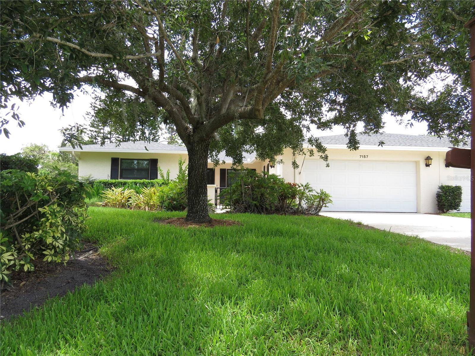 Sarasota, FL 34243,7157 FAIRWAY BEND CIR