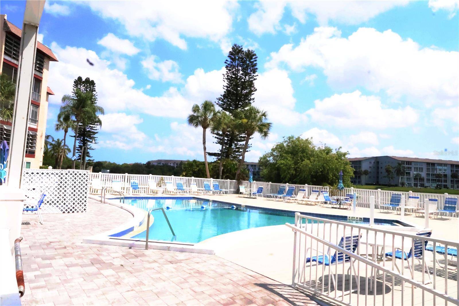 Bradenton, FL 34205,4109 LAKE BAYSHORE DR #407