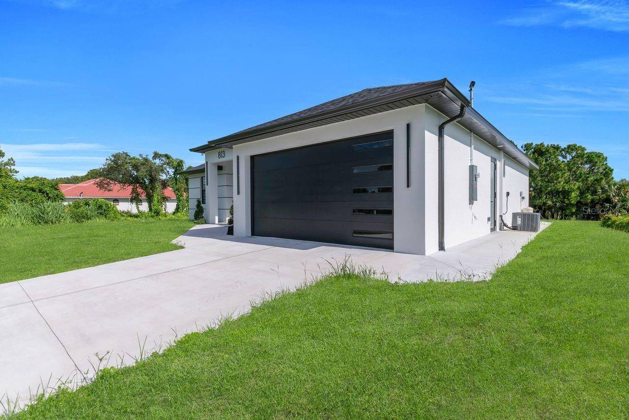 Lehigh Acres, FL 33974,813 PORTER ST E