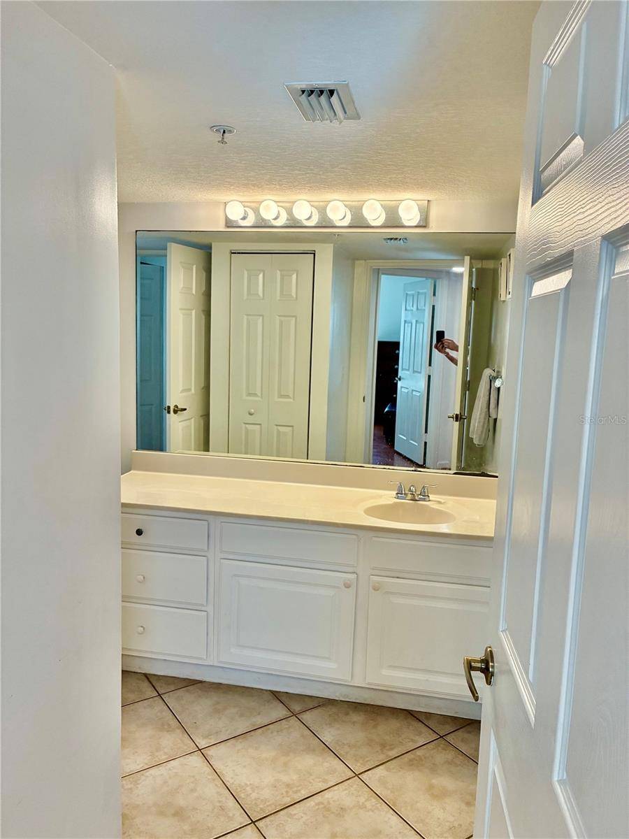Fort Myers, FL 33901,4149 RESIDENCE DR #801