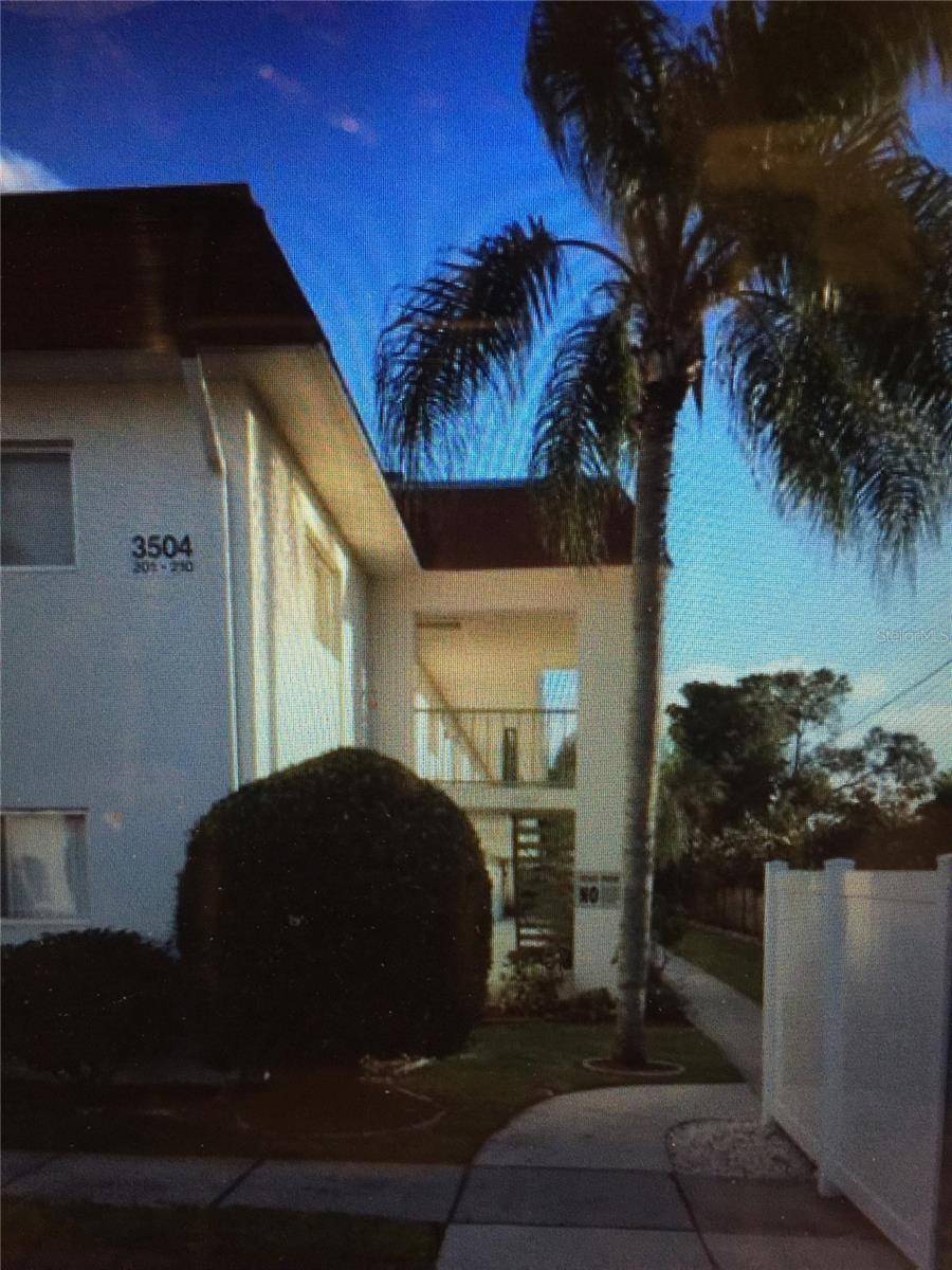 Sarasota, FL 34232,3504 BENEVA RD #207