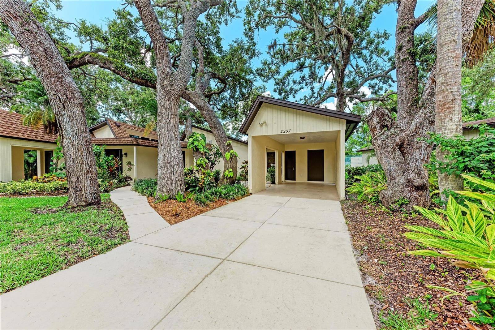 Sarasota, FL 34231,2237 CIRCLEWOOD DR #18
