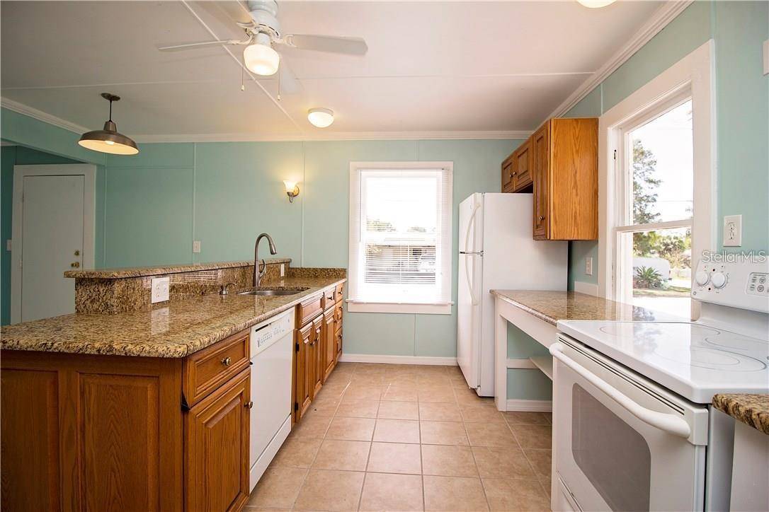Sarasota, FL 34234,911 MYRTLE ST