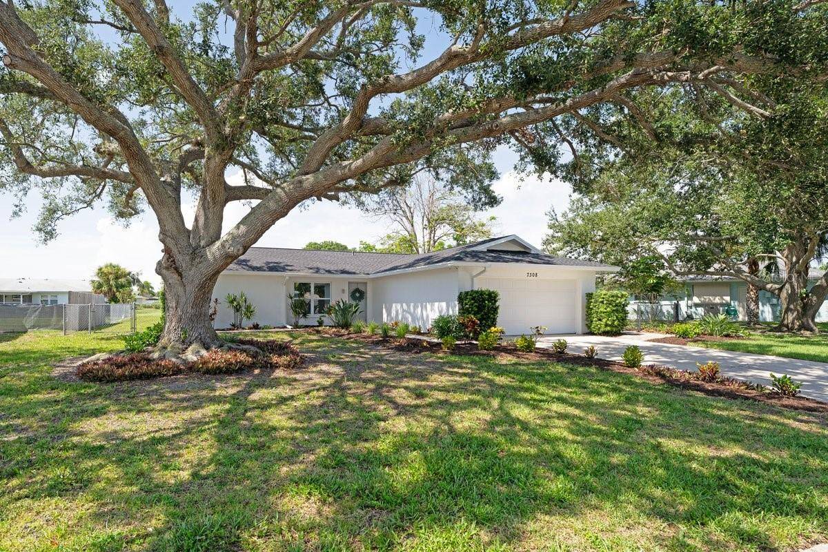 Bradenton, FL 34209,7308 17TH AVE W