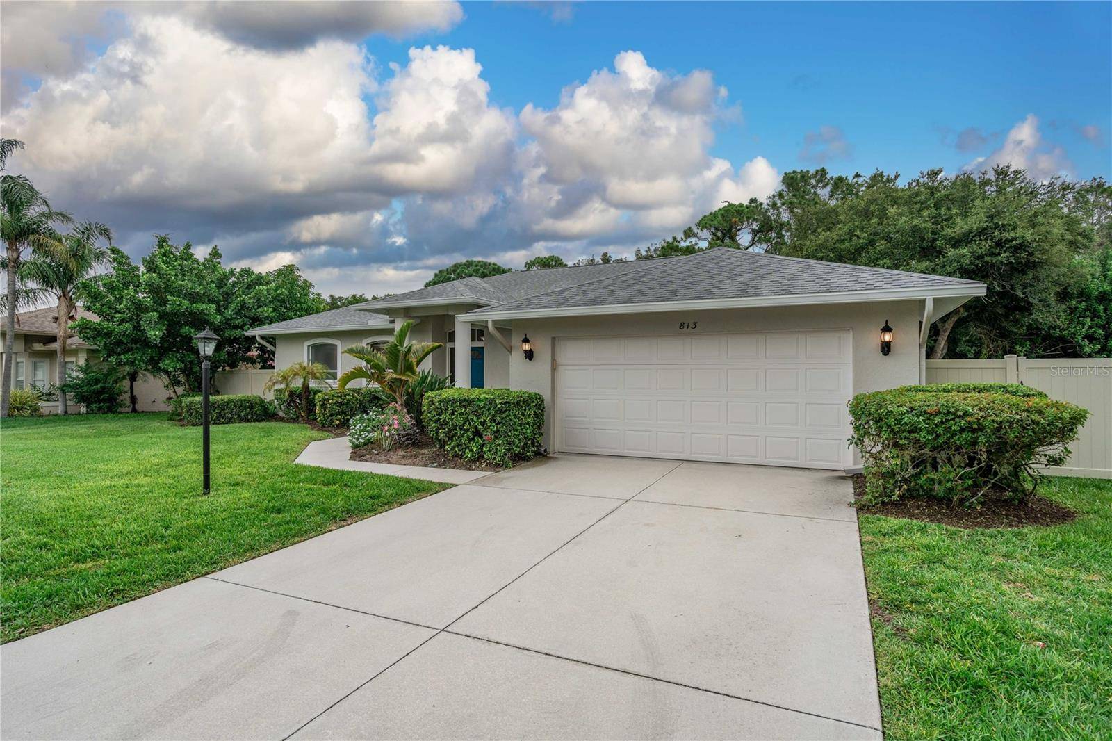 Osprey, FL 34229,813 OAK POND DR