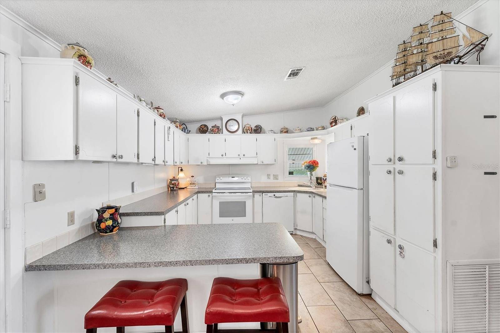 Bradenton, FL 34203,5707 45TH ST E #136