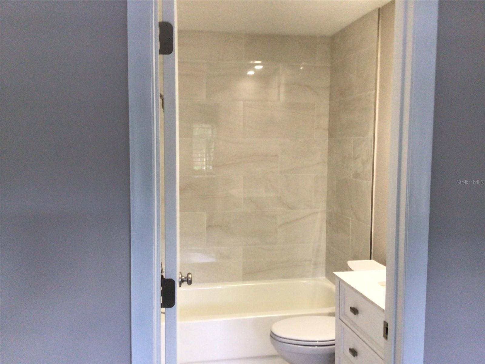 Sarasota, FL 34235,5178 LAKE VILLAGE DRIVE #86