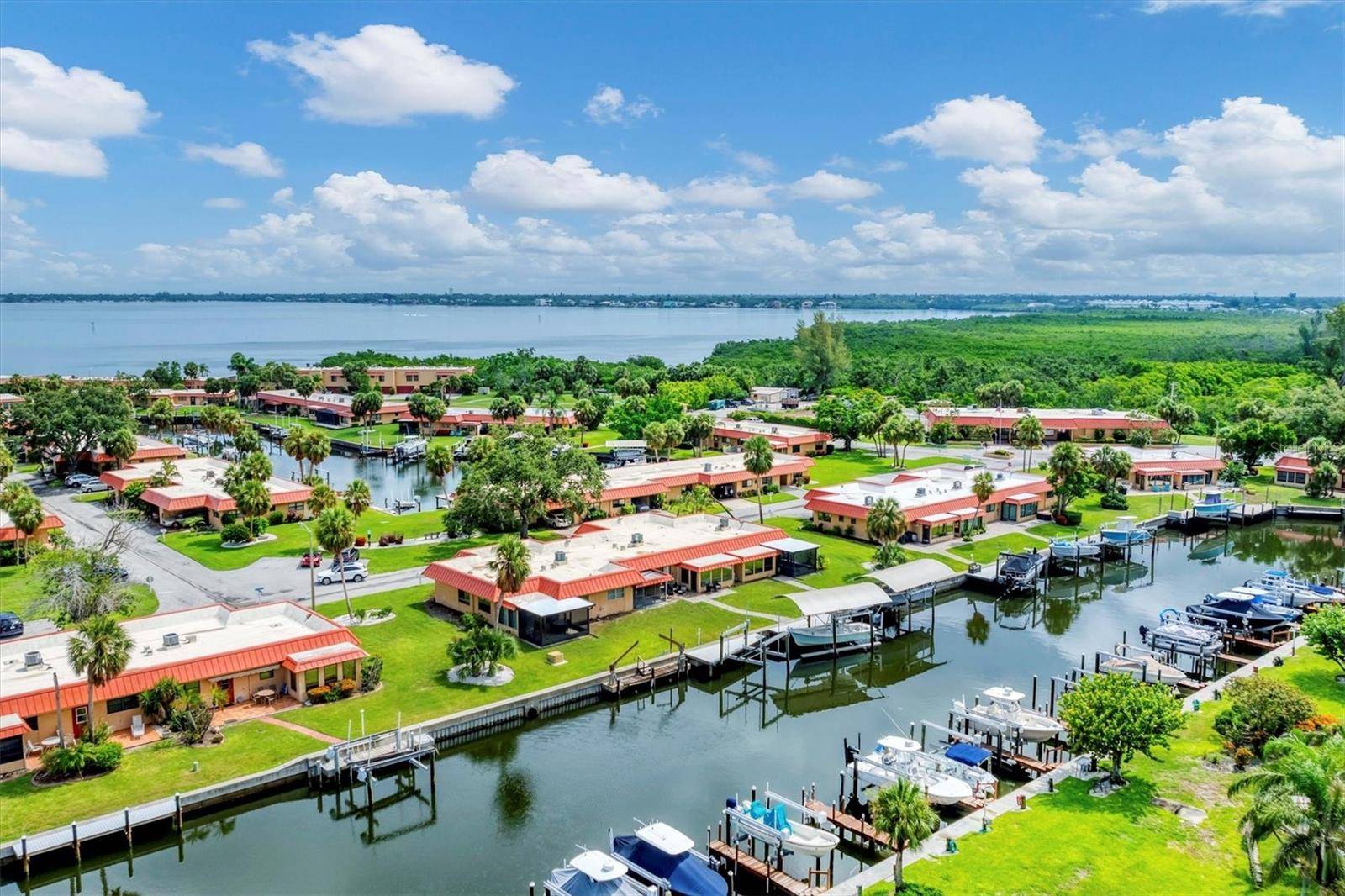 Bradenton, FL 34210,9519 VALENCIA CV