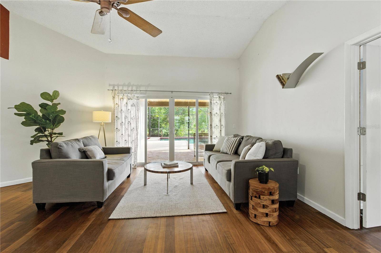 Sarasota, FL 34232,832 HARROWOOD CT