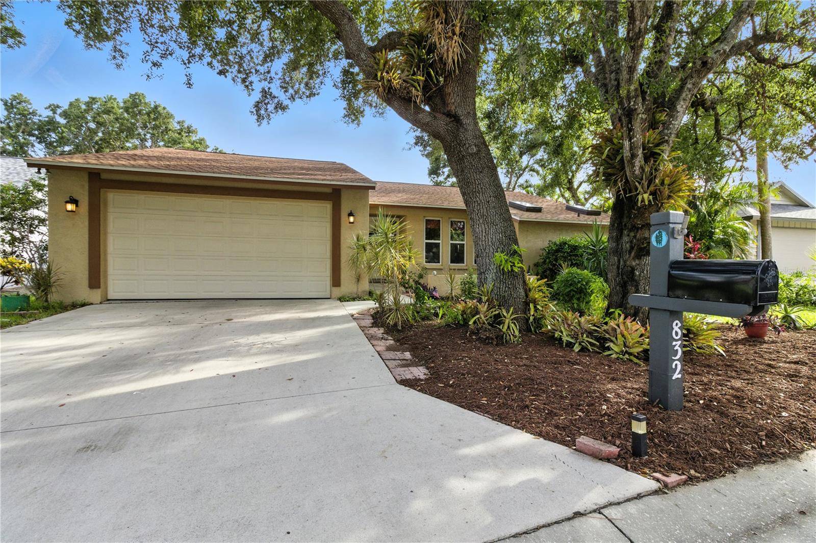 Sarasota, FL 34232,832 HARROWOOD CT