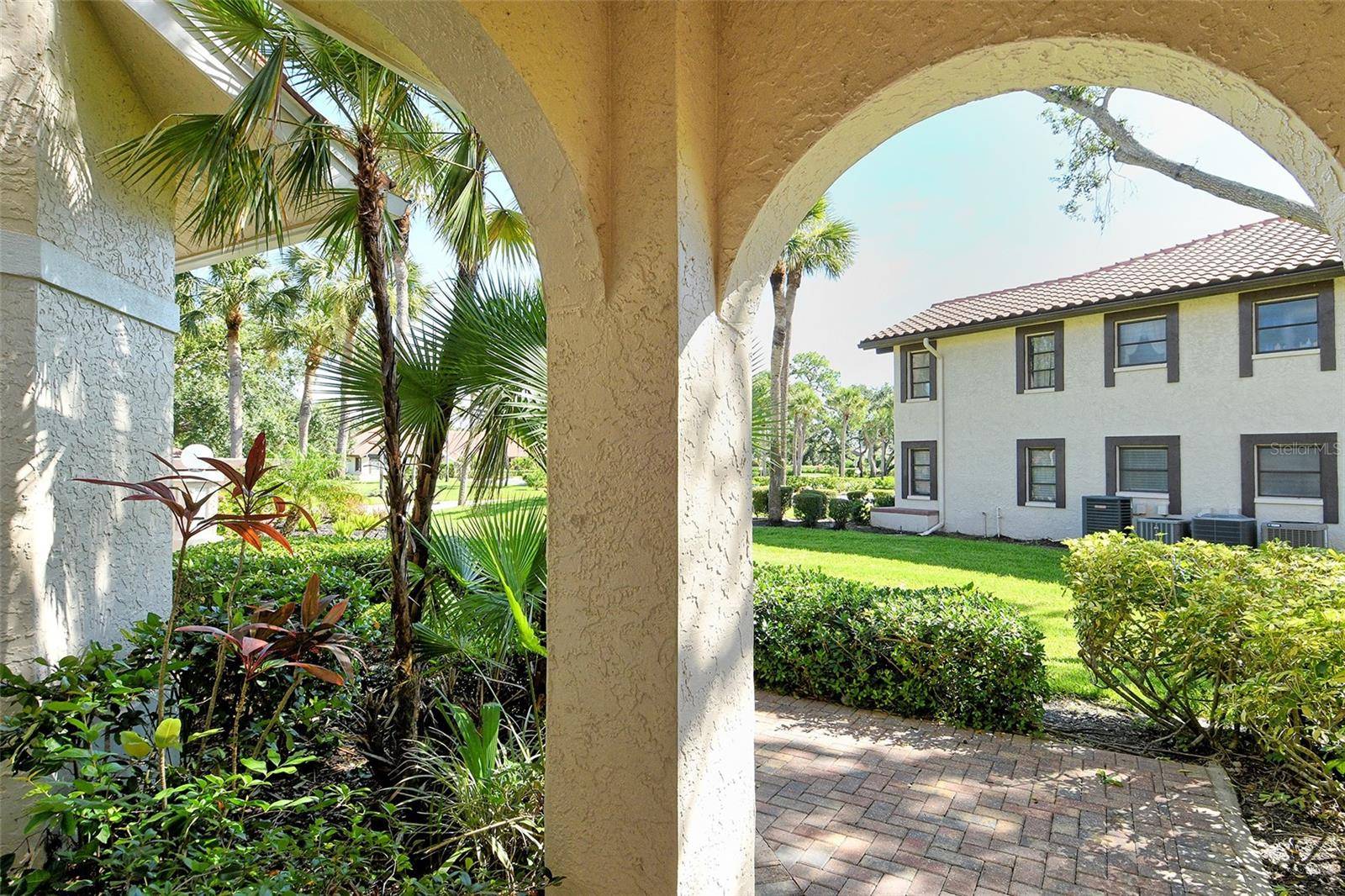 Sarasota, FL 34243,5598 GOLF POINTE DR