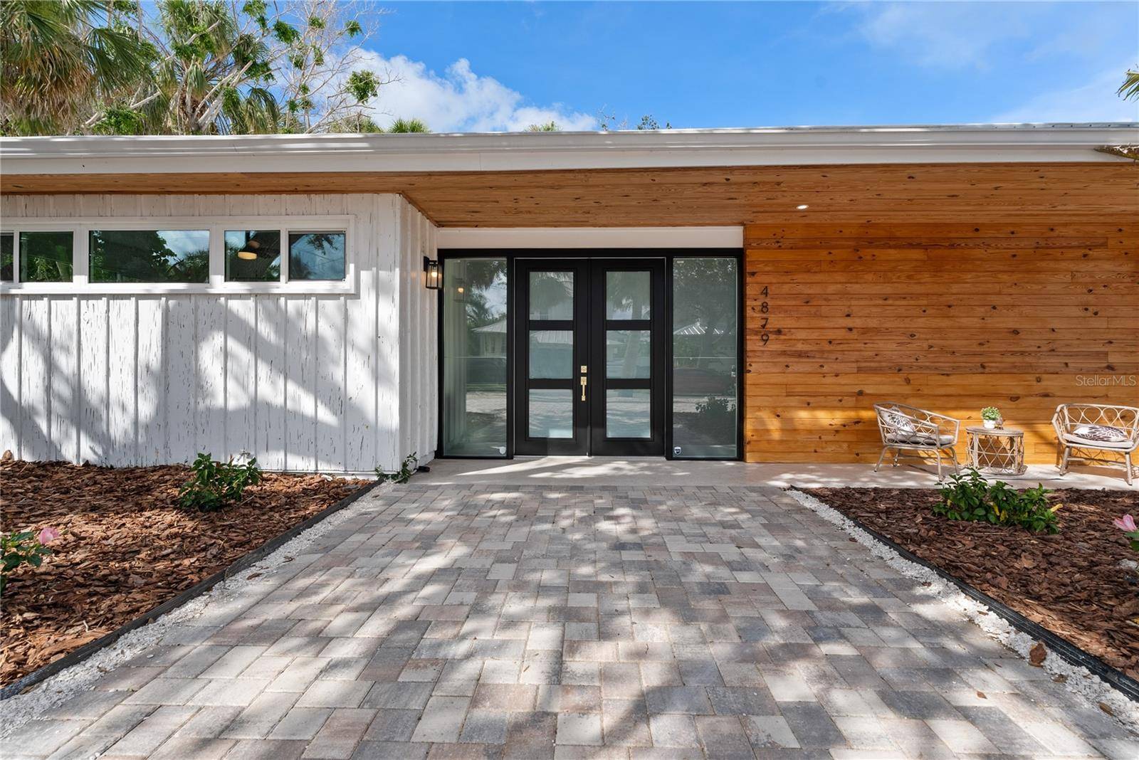 Sarasota, FL 34242,4879 COMMONWEALTH DR