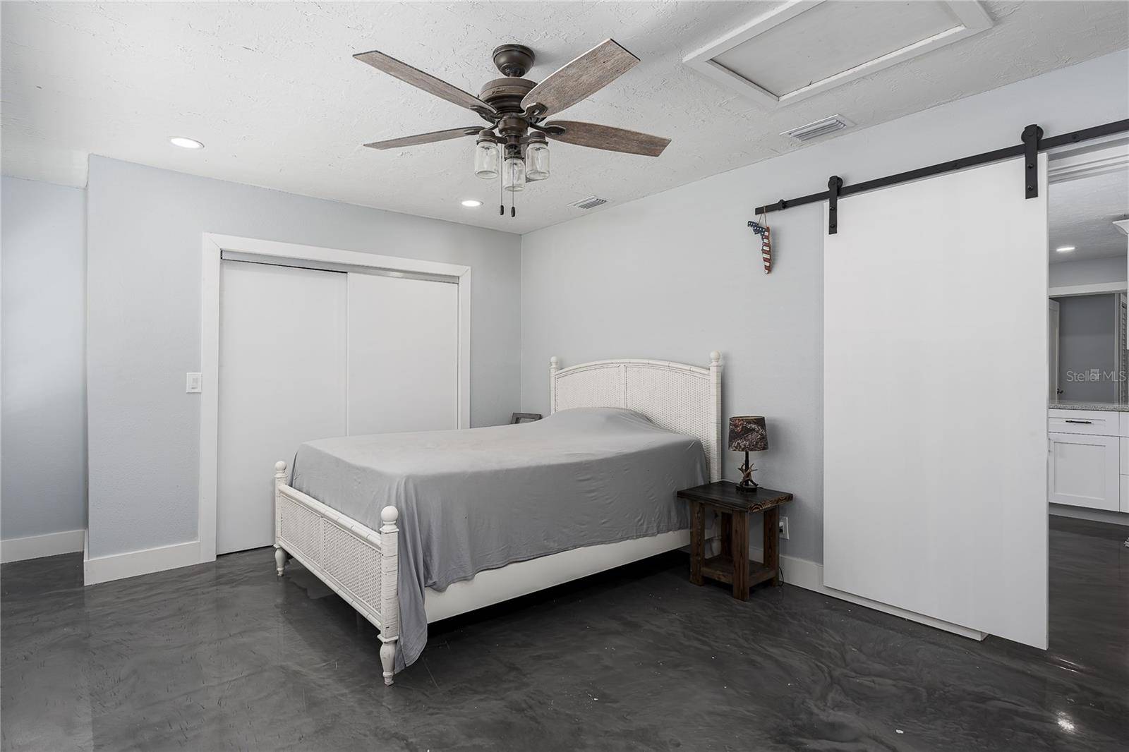 Ruskin, FL 33570,305 10TH ST SW
