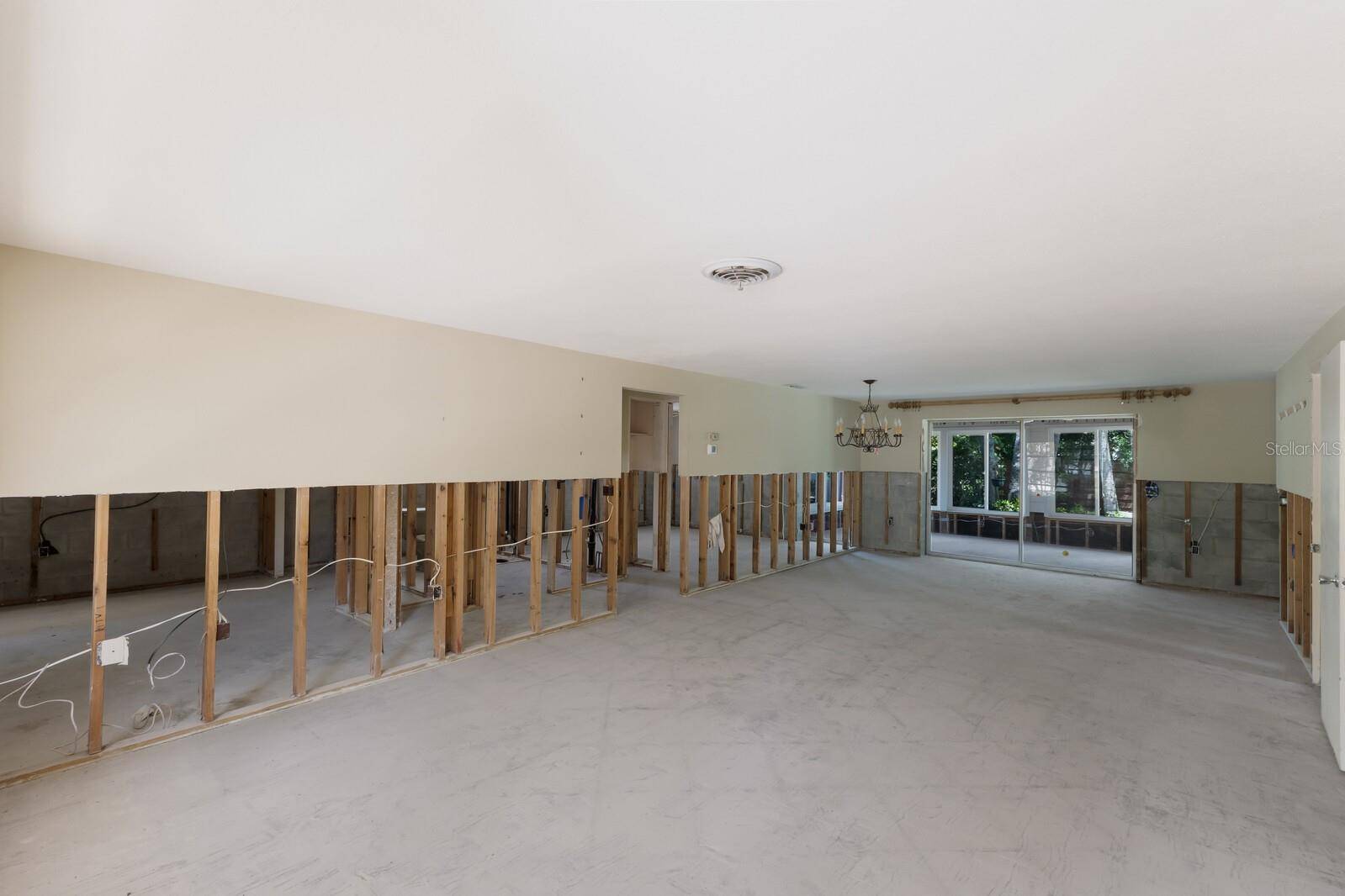 Holmes Beach, FL 34217,212 71ST ST