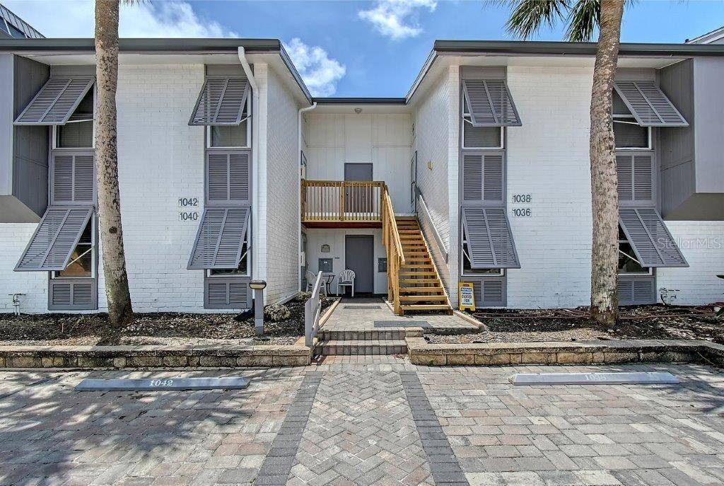 Sarasota, FL 34242,1036 W PEPPERTREE LN #113B
