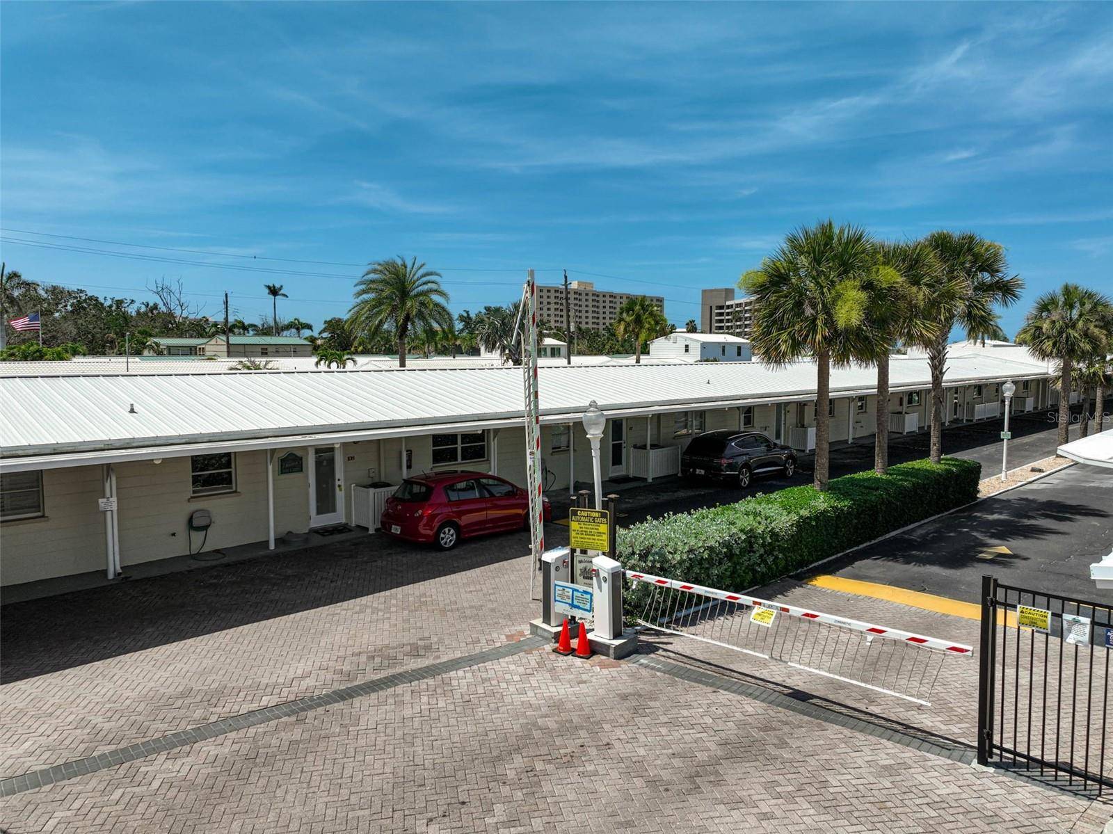 Sarasota, FL 34242,5830 MIDNIGHT PASS RD #108