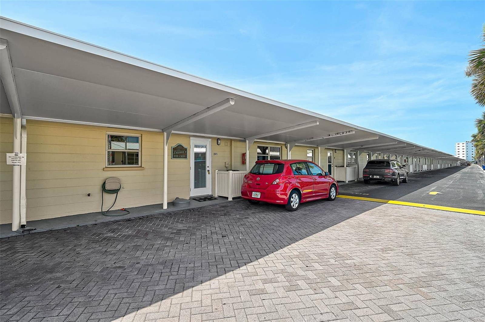 Sarasota, FL 34242,5830 MIDNIGHT PASS RD #108