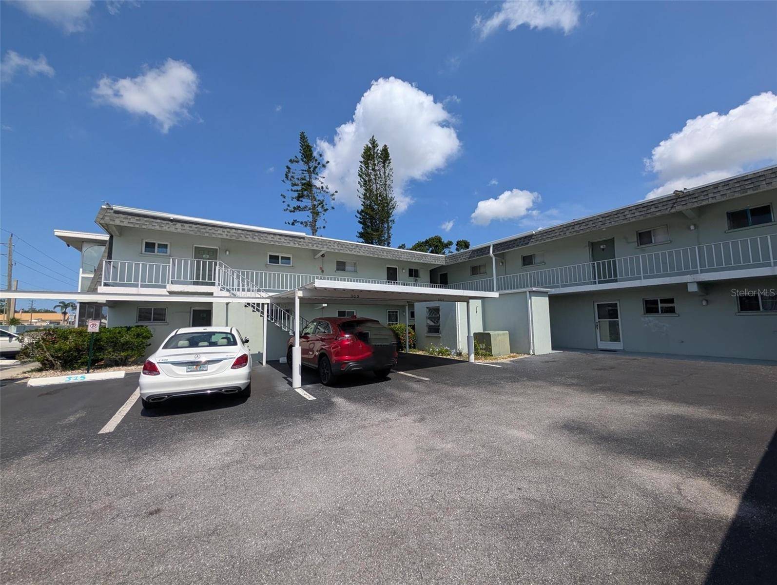 Sarasota, FL 34239,3463 BEE RIDGE RD #303