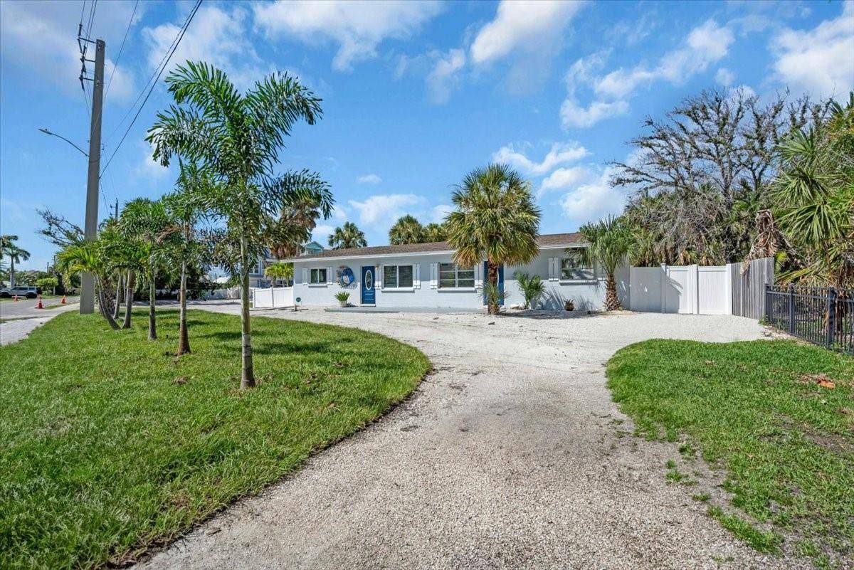 Holmes Beach, FL 34217,201 75TH ST #A