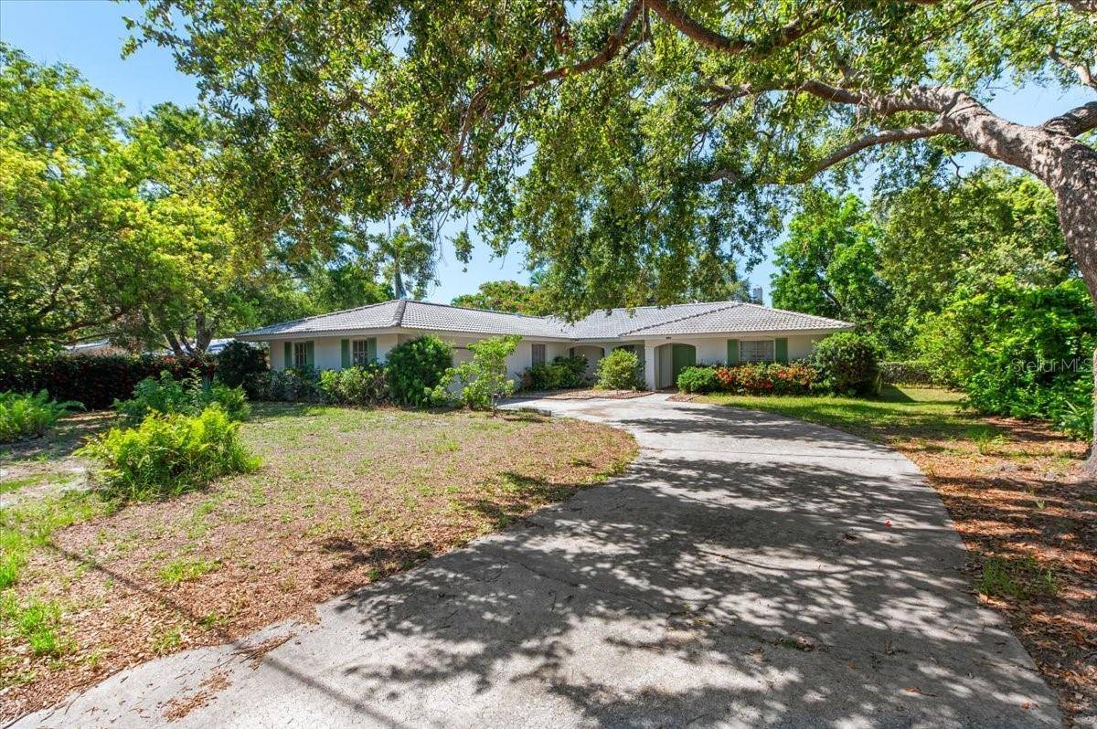 Sarasota, FL 34239,1735 SHORELAND DR