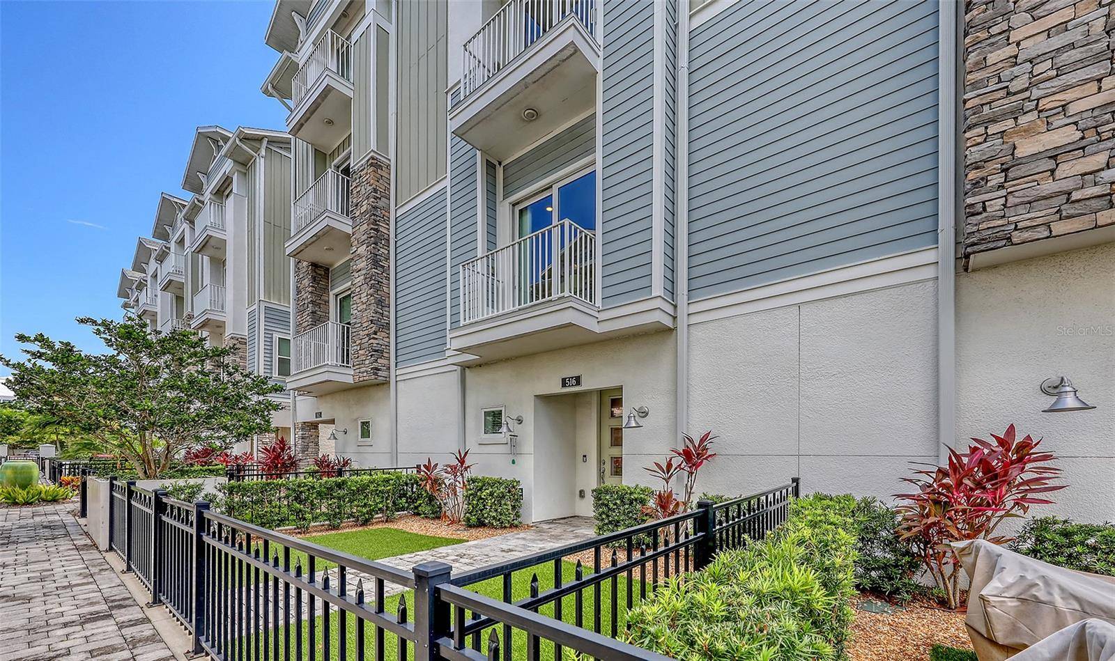 Sarasota, FL 34236,516 LAUREL PARK DR