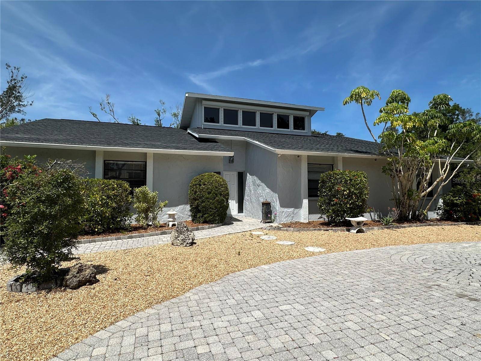 Sarasota, FL 34242,733 TROPICAL CIR