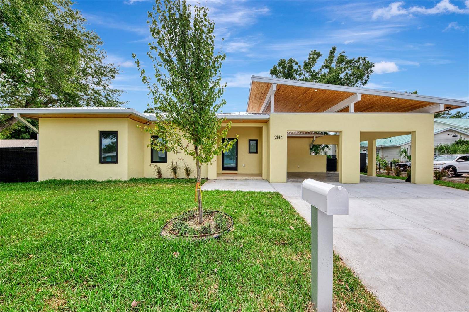 Sarasota, FL 34239,2144 WEBBER ST