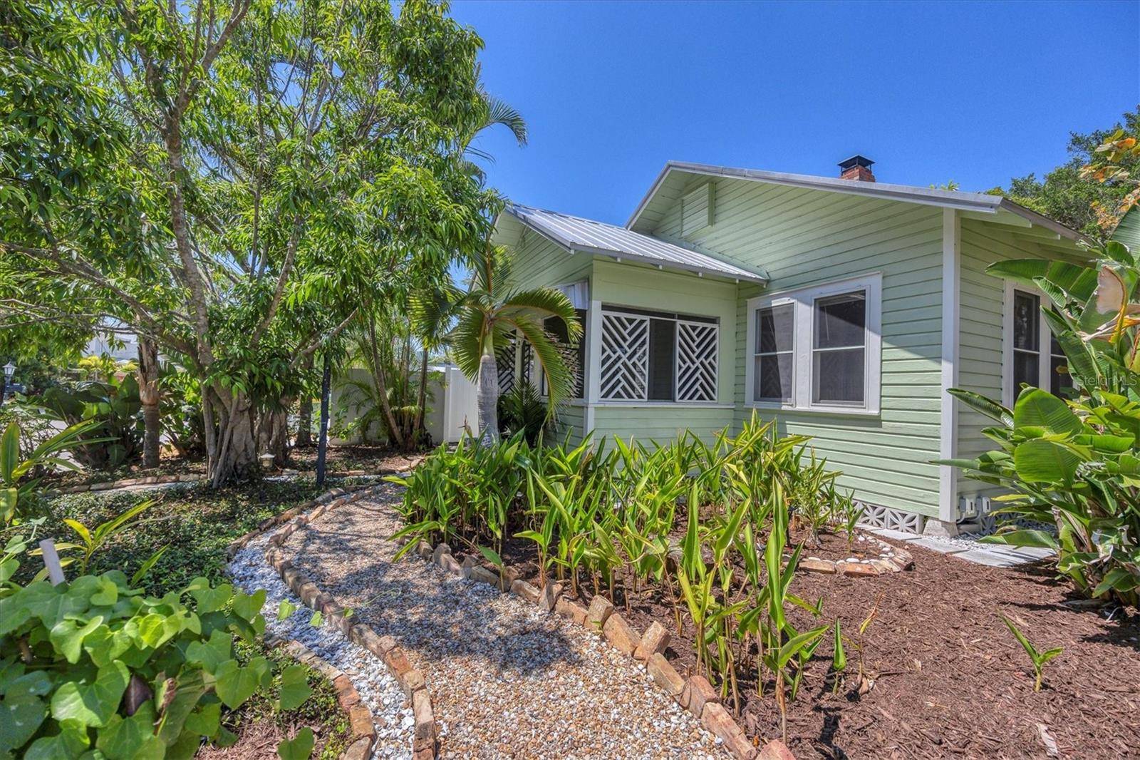 Sarasota, FL 34239,1679 ARLINGTON ST