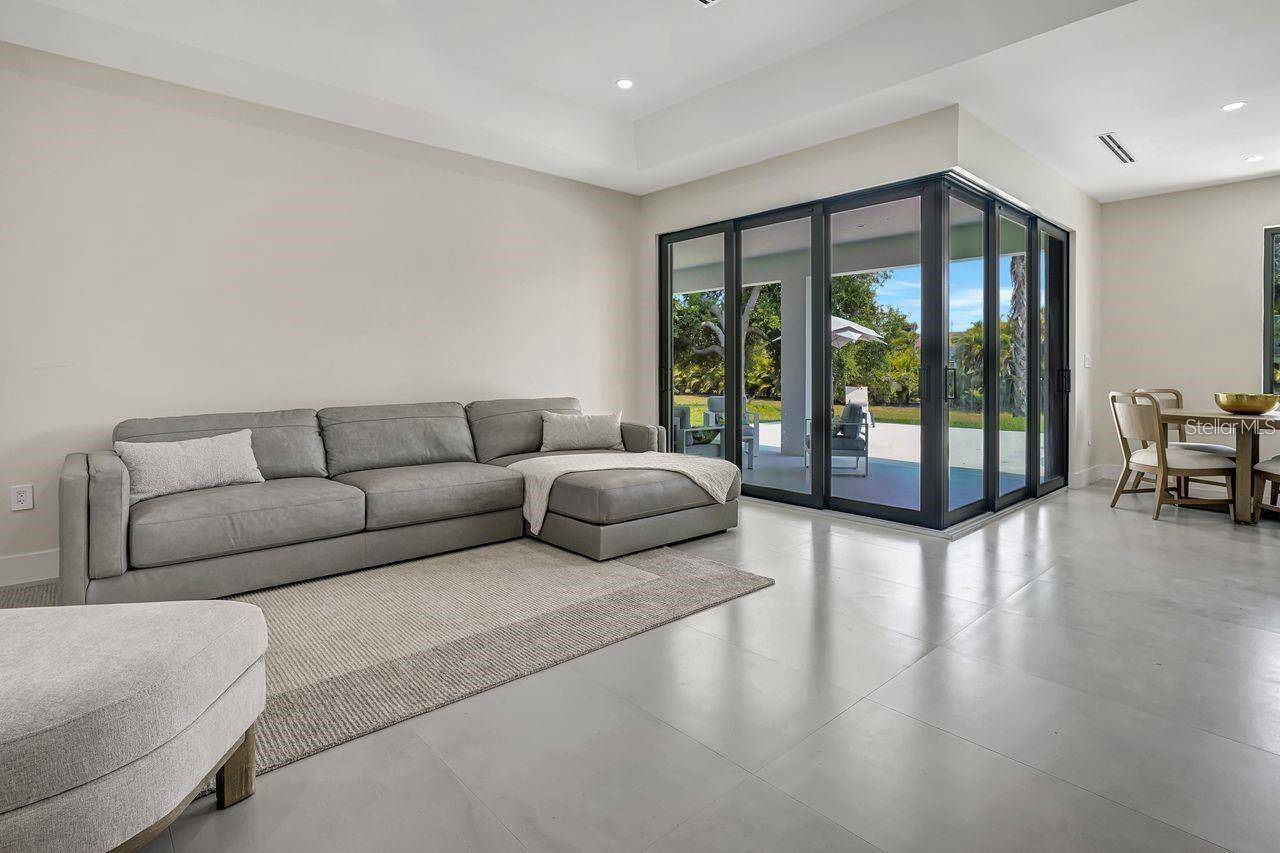 Rotonda West, FL 33947,289 LONG MEADOW LN