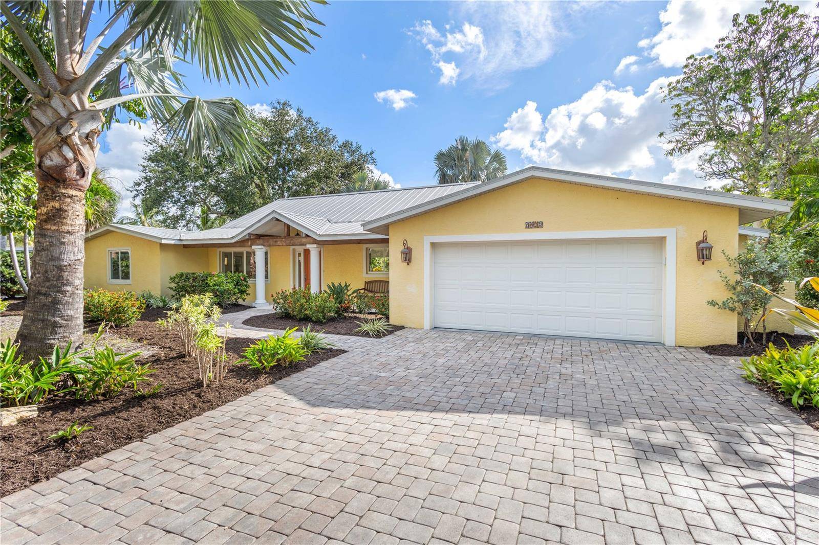 Sarasota, FL 34242,5215 CAPE LEYTE DR