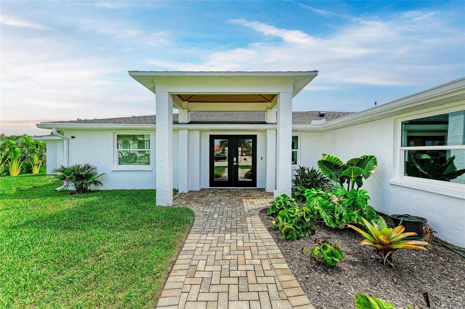 Holmes Beach, FL 34217,668 KEY ROYALE DR