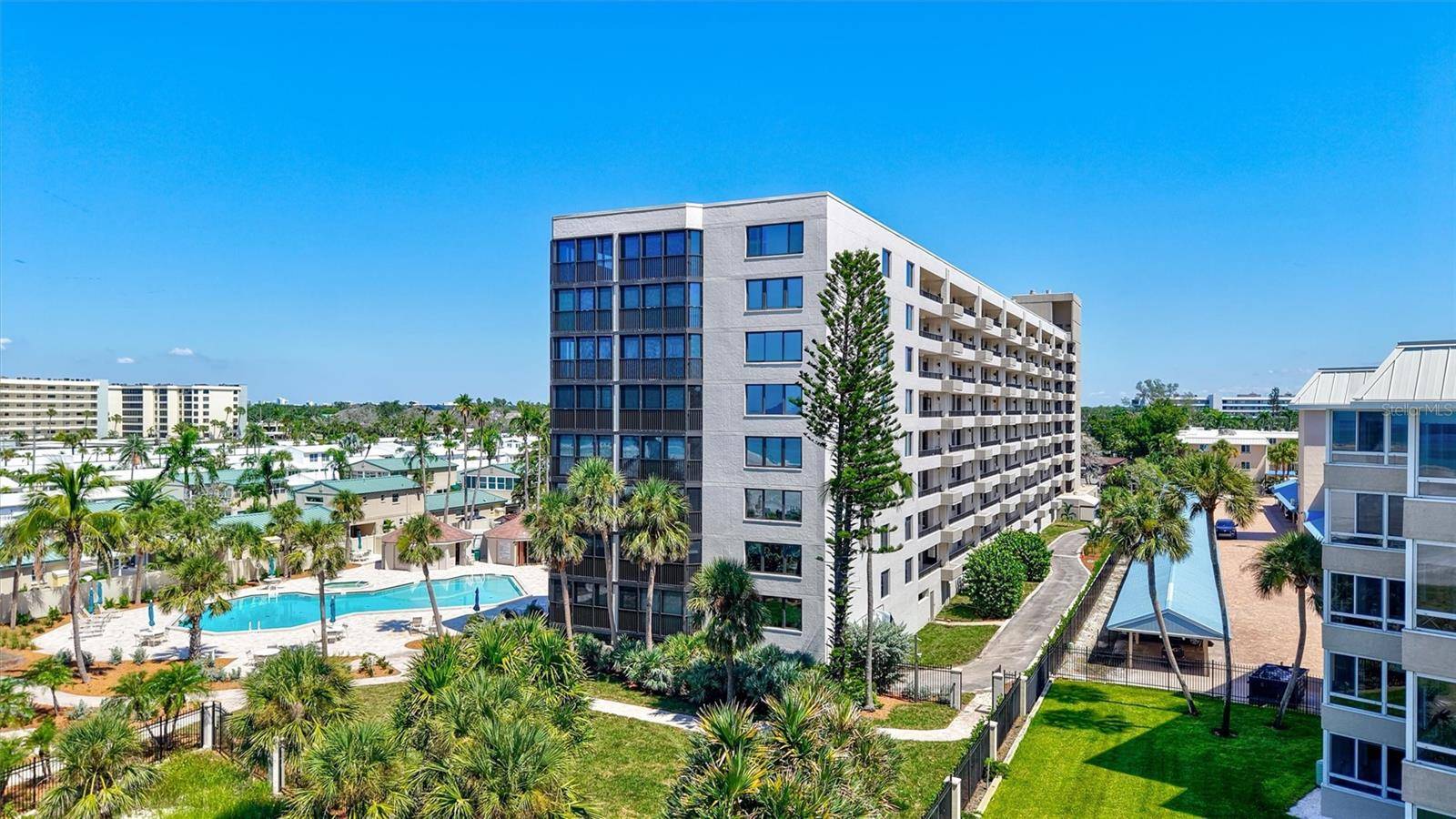 Sarasota, FL 34242,5880 MIDNIGHT PASS RD #306