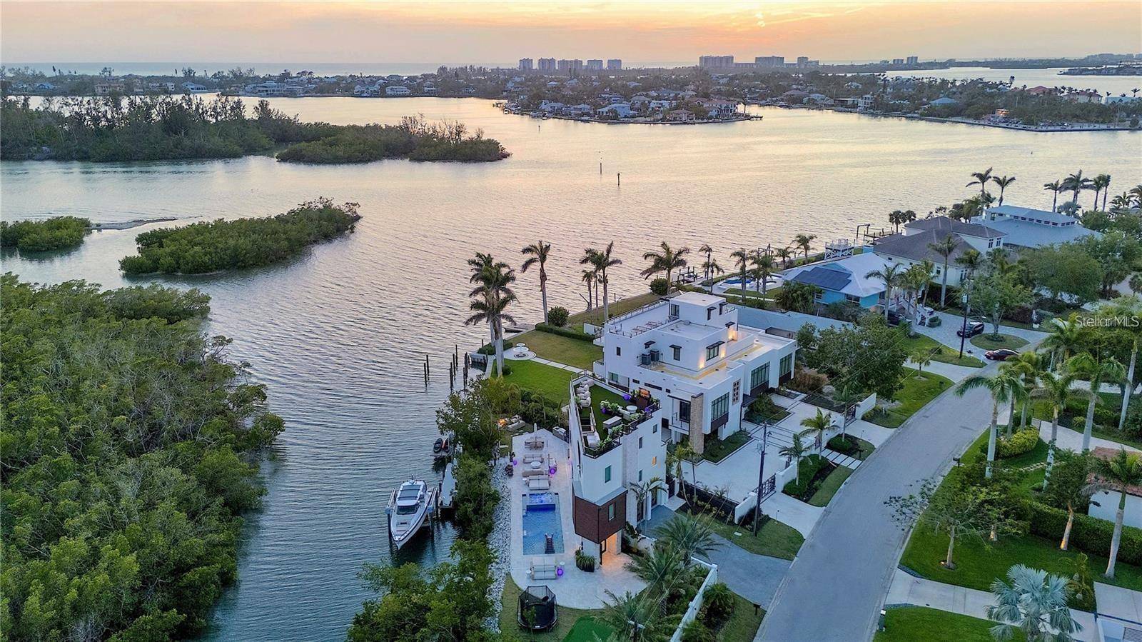 Sarasota, FL 34239,1406 TANGIER WAY