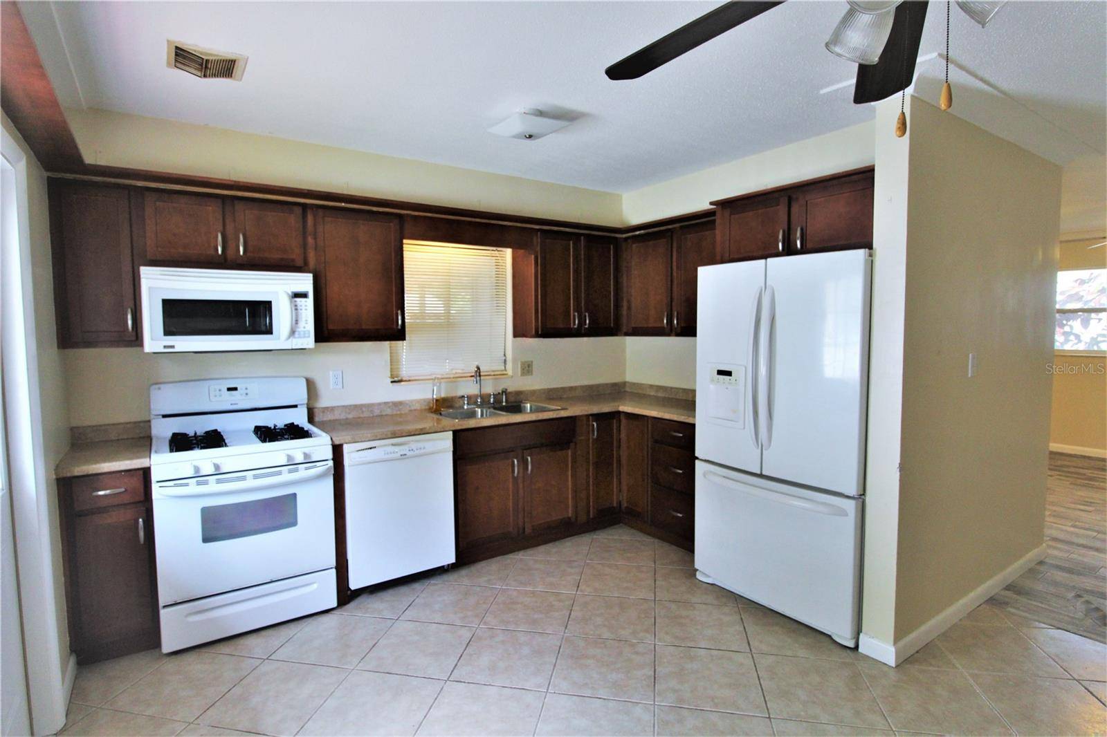 Sarasota, FL 34234,1935 EDGEWATER DR #1935