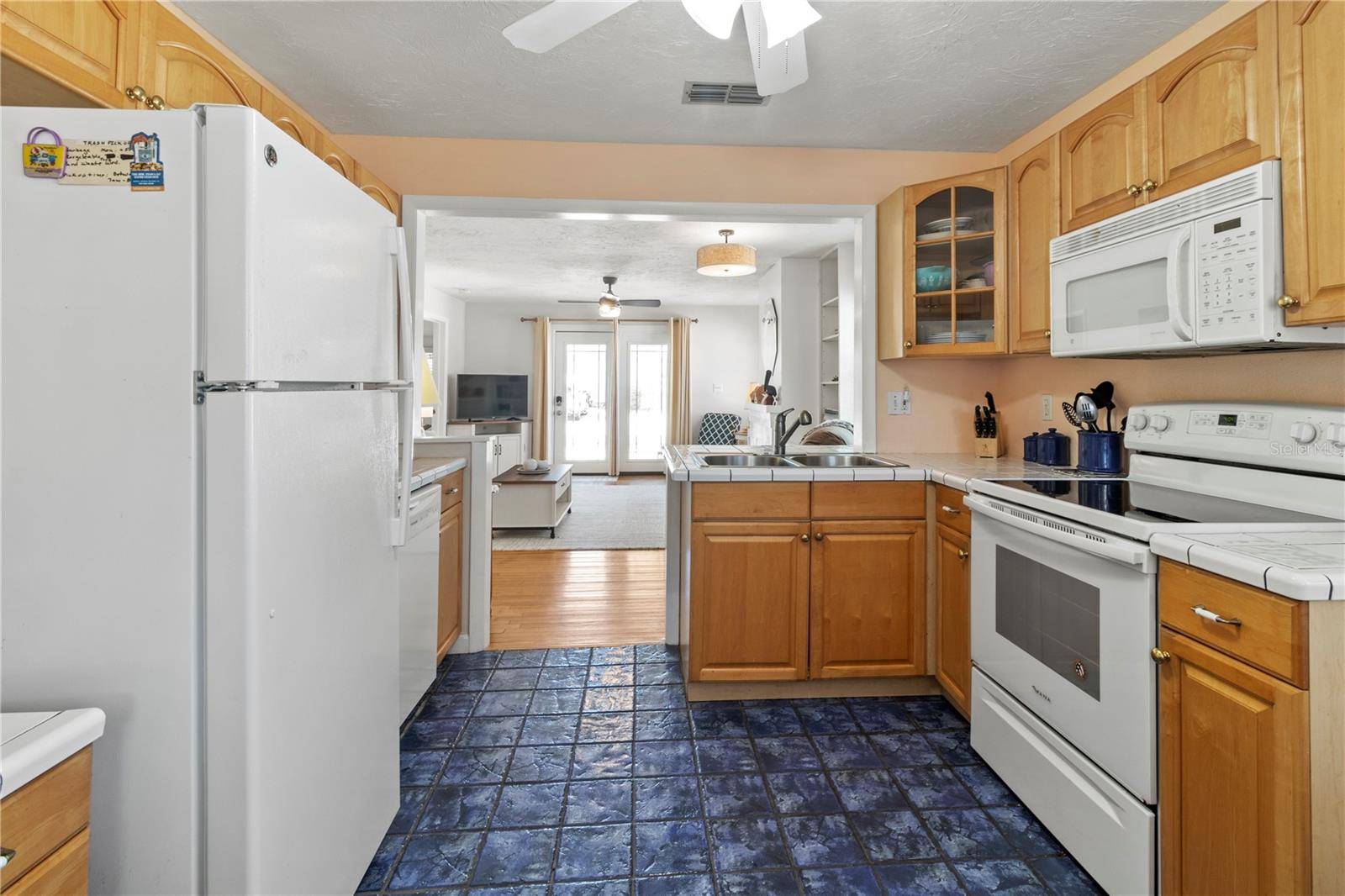 Holmes Beach, FL 34217,2813 AVENUE E