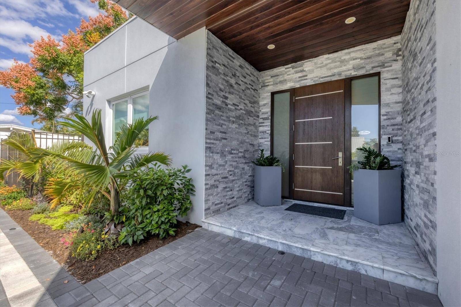 Sarasota, FL 34239,2711 BLOSSOM DR