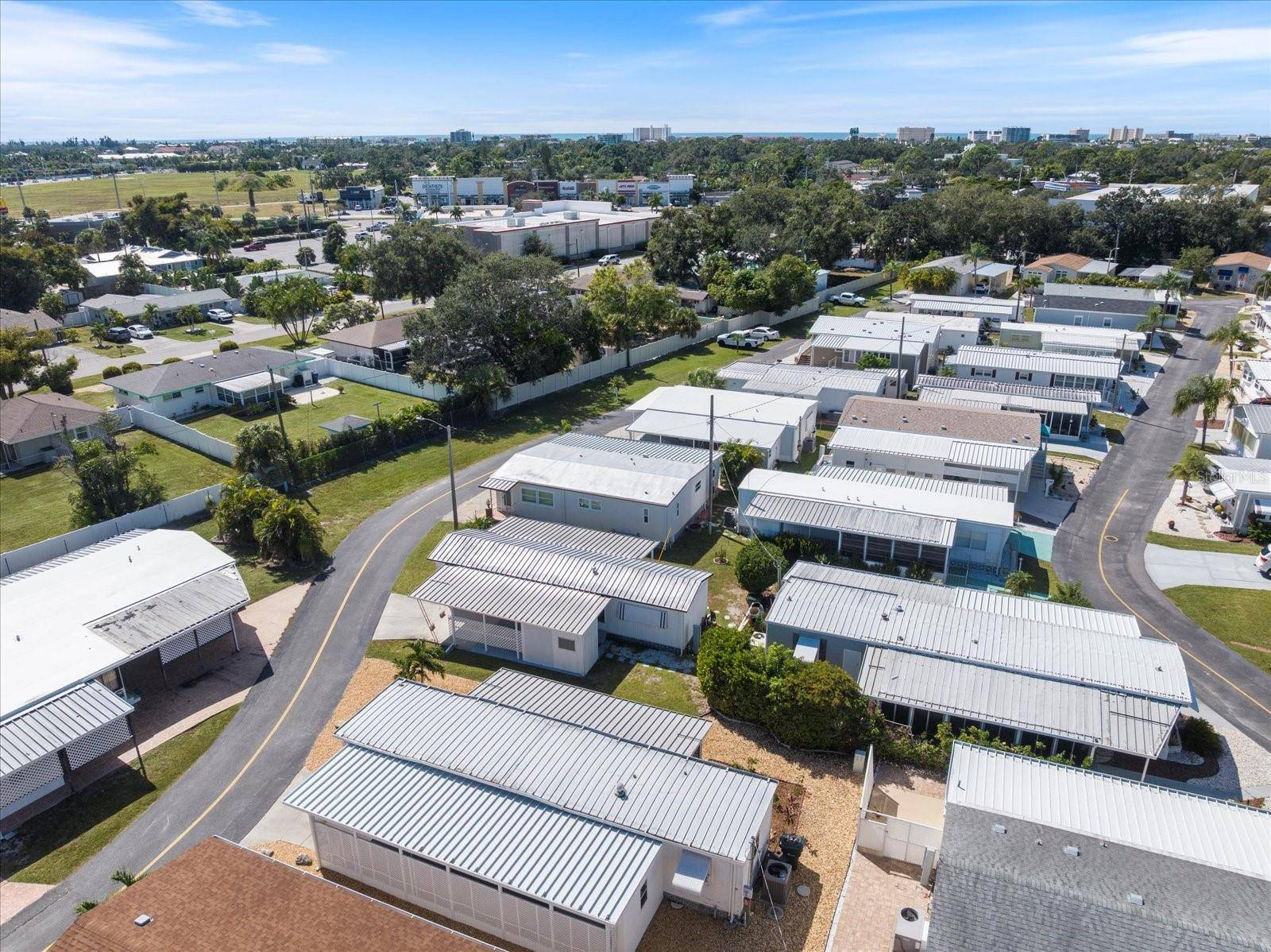 Sarasota, FL 34231,251 SOUTHWINDS DR