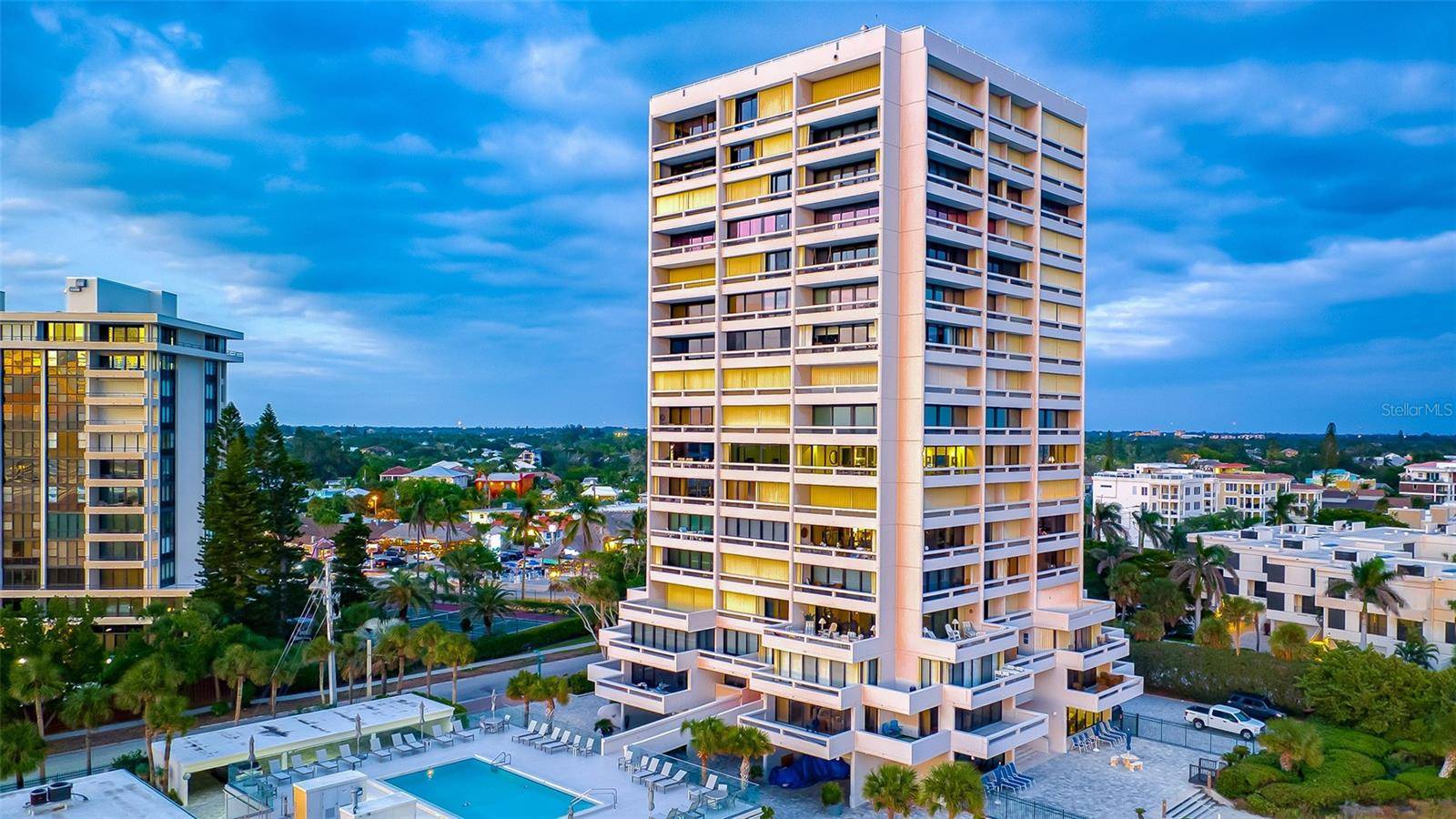 Sarasota, FL 34242,5400 OCEAN BLVD #12-2