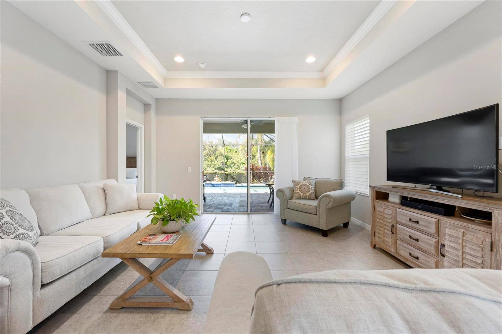 Sarasota, FL 34243,6512 PALM LEAF CT