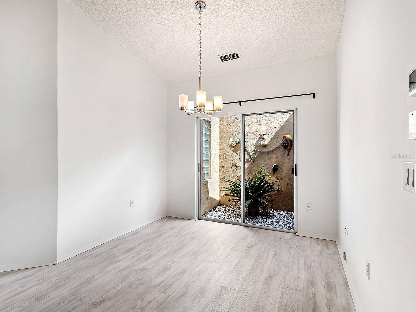 Sarasota, FL 34232,220 CHARTLEY CT N