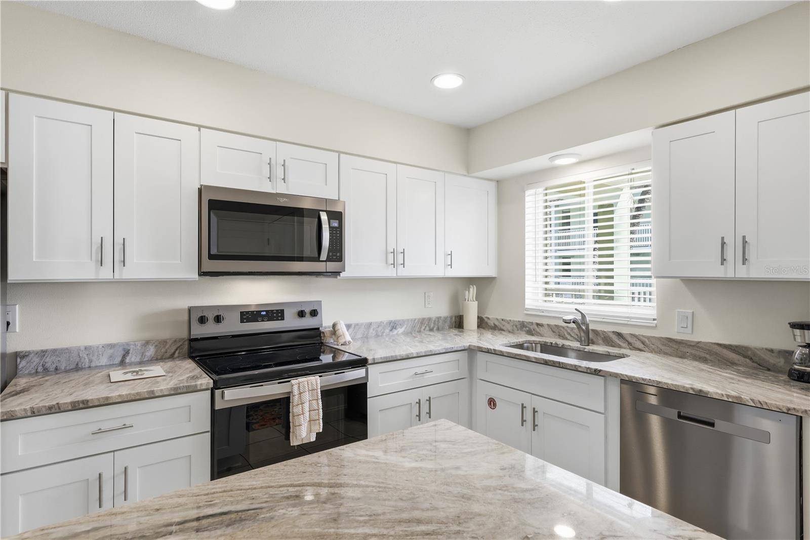 Holmes Beach, FL 34217,7100 GULF DR #106