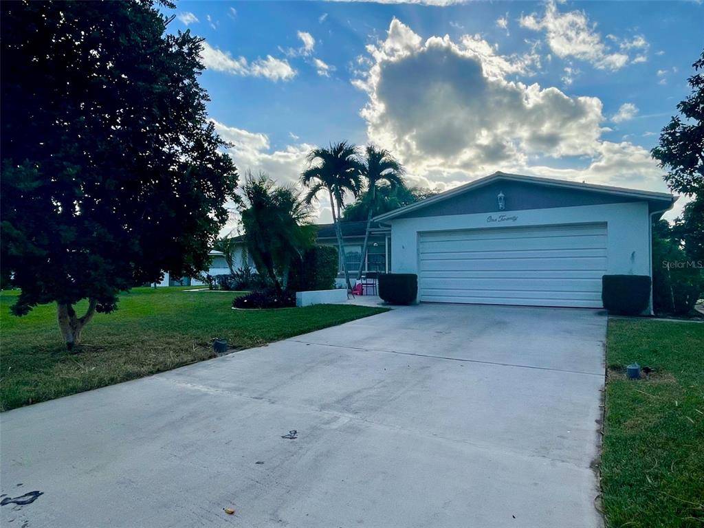 Lehigh Acres, FL 33936,120 E LAKE DR