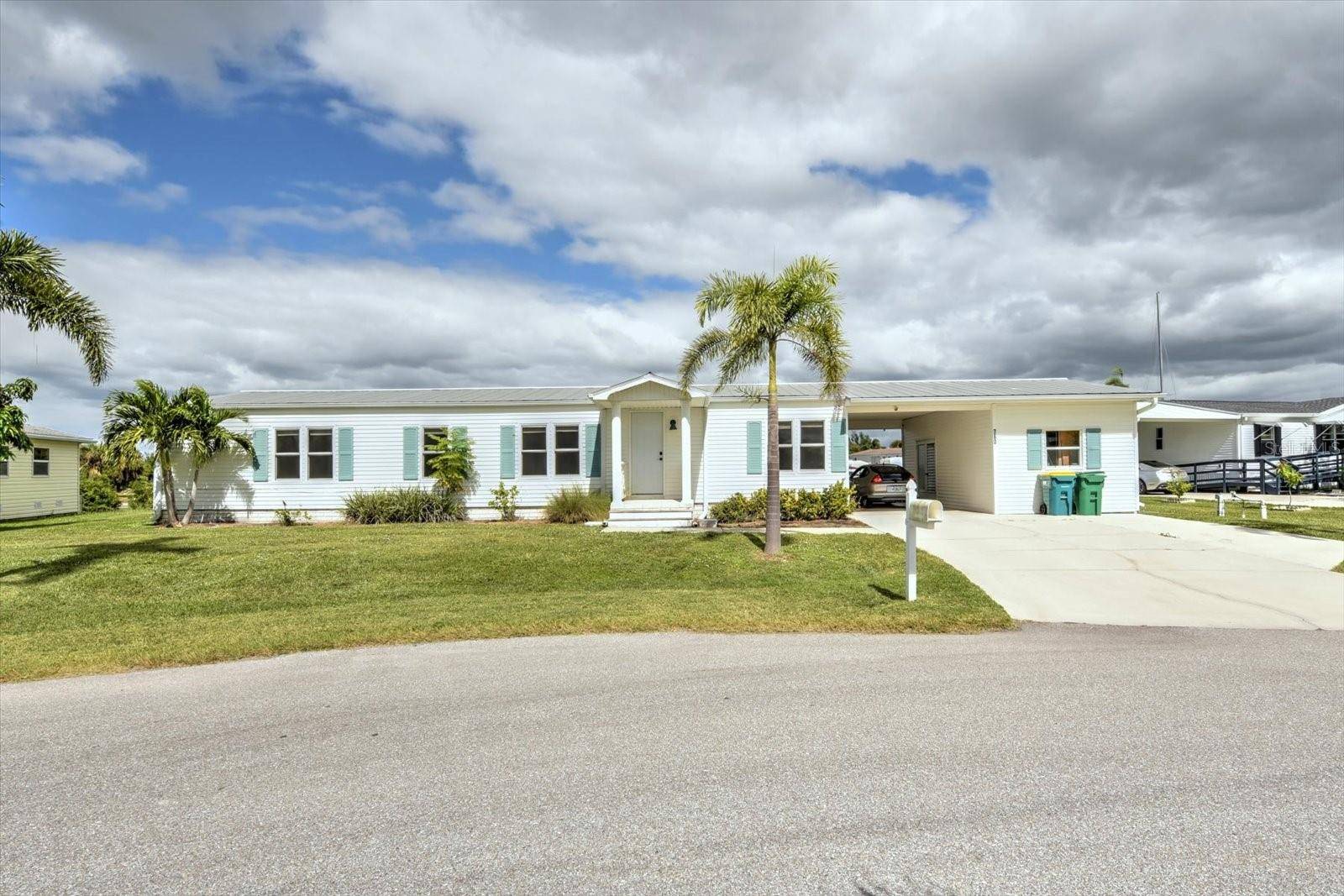 Punta Gorda, FL 33950,760 HOLLYHILL CT